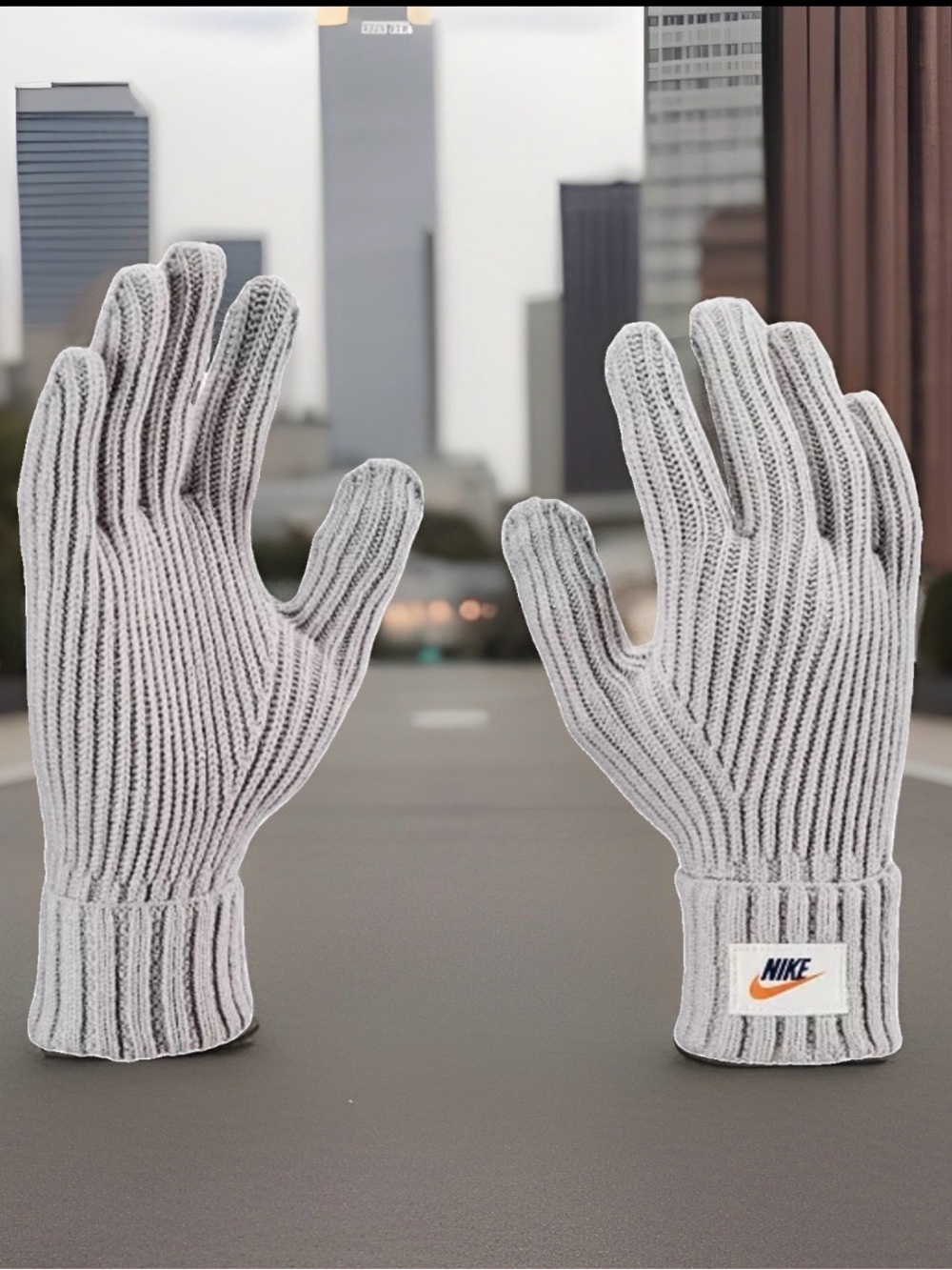 Nike Unisex Size Small Soft Cozy Knit Seasonal Staple Gloves. Grey. New with Tag